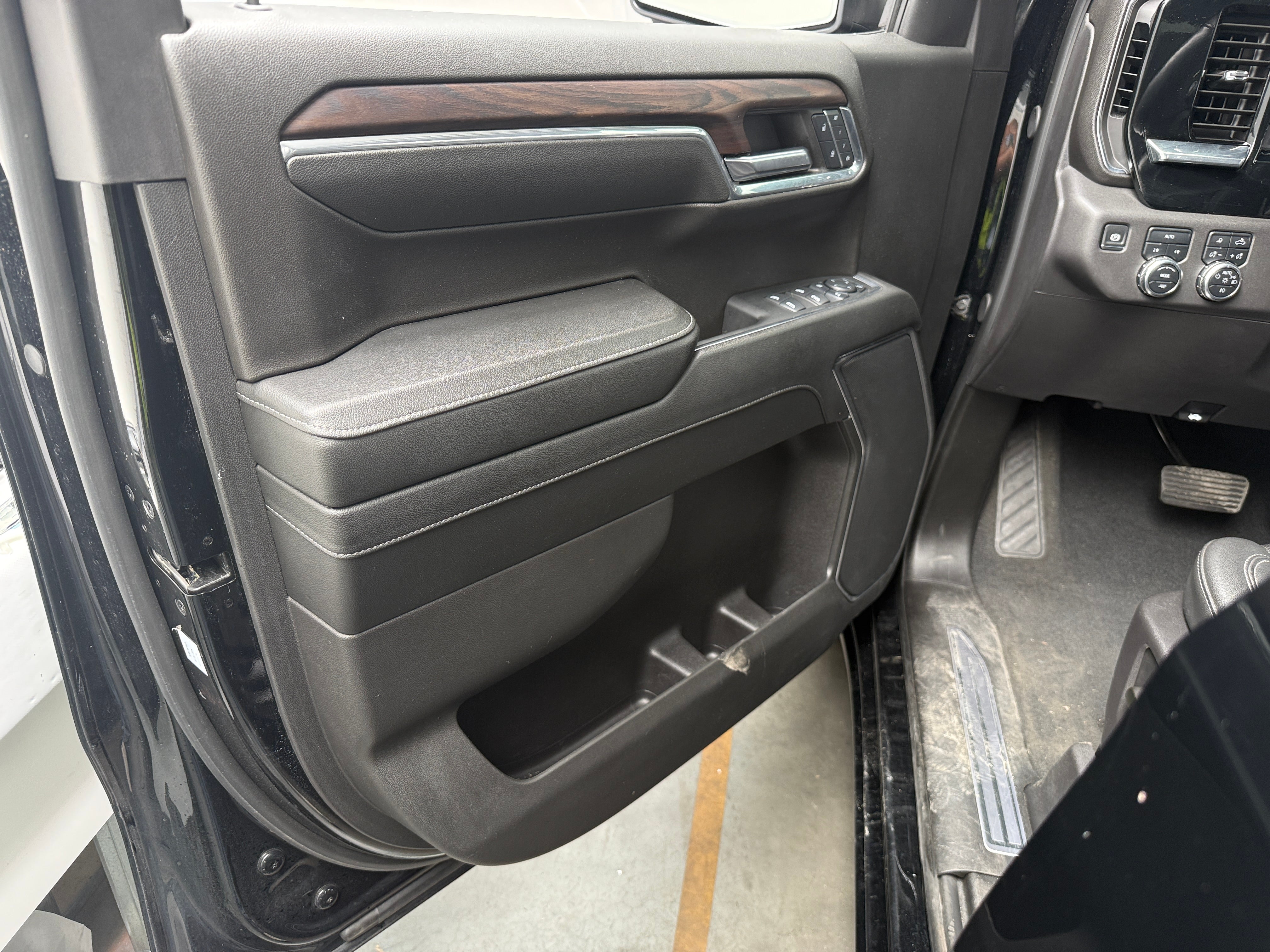 gmc sierra 1500 2024 3GTUUDED1RG389443 image gmc sierra 1500 2024 3GTUUDED1RG389443 image